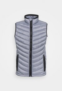 Gepolsterte graue Weste mit hohem Kragen, mit vertikalen Kanälen, schwarzen Seitentaschen und einem Reißverschluss vorne. Glatte Textur.