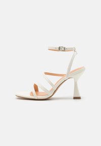 Valitud, white