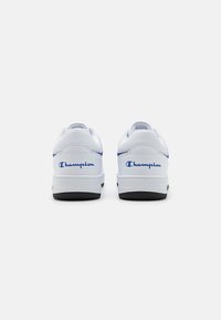Champion RD18 LOW - Sportcipő - white/grey/blue