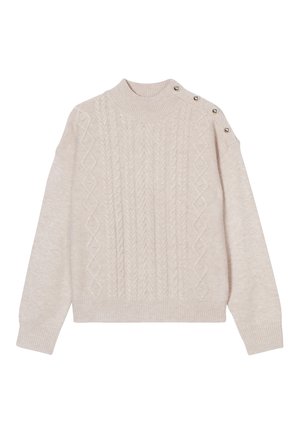 Cable-knit pullover trui in lichtbeige, met een hoge kraag, geribbelde manchetten en decoratieve knoopaccenten op de schouder.