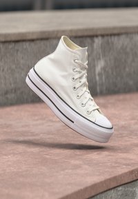Επιλέχθηκε, white/black
