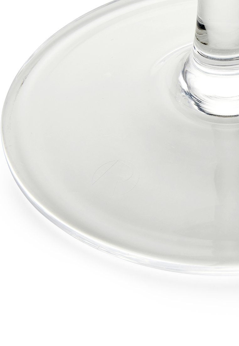 Klarer Weinglas aus Glas mit einer glatten Oberfläche, einer runden Schale und einem zylindrischen Fuß, der an der Basis leicht verjüngt ist.