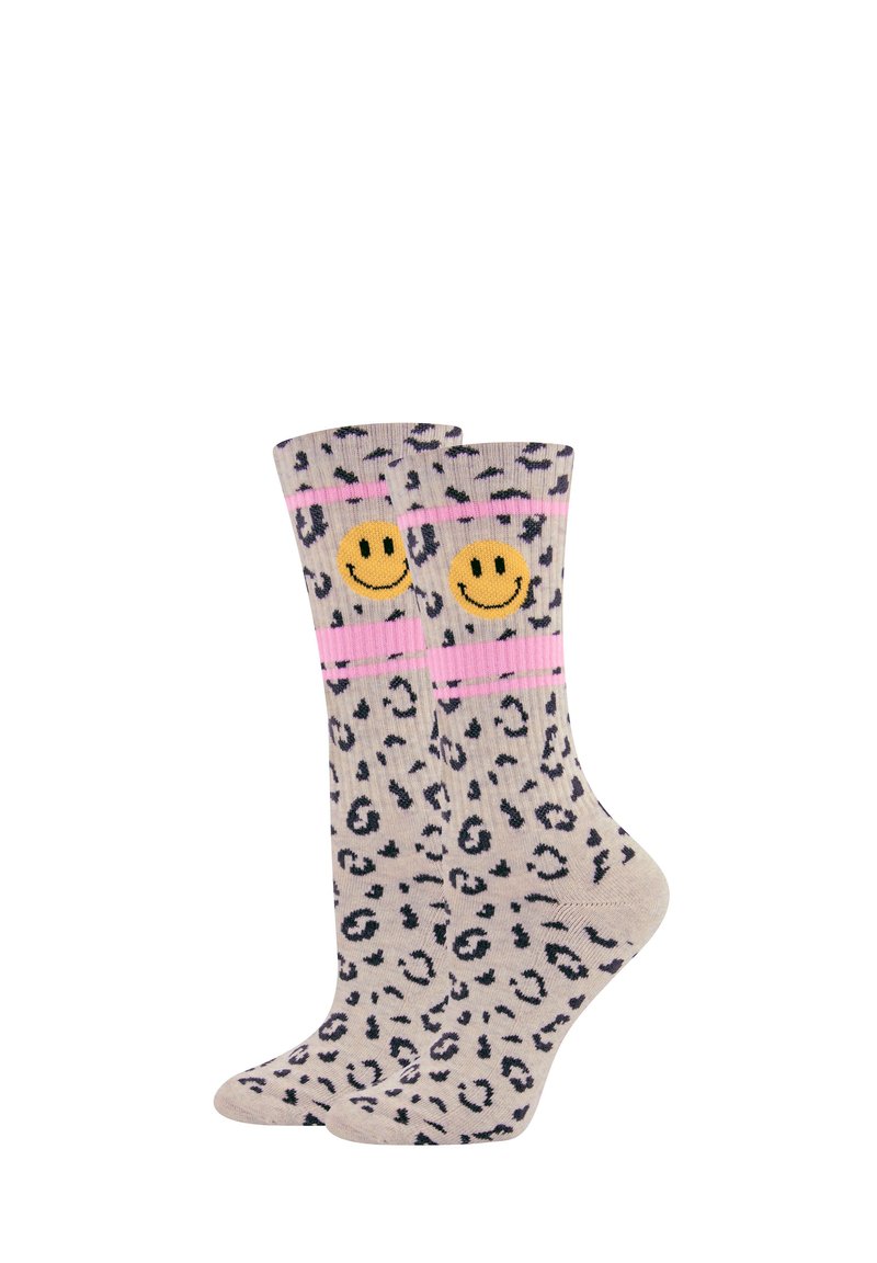 Leopardenmuster-Socken in Beige mit schwarzen Flecken, versehen mit einem pinken Bündchen und zwei gelben Smiley-Gesichtern an den Bündchen. Weicher Stoff, mittlere Schafthöhe.