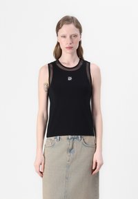 Top senza maniche nero realizzato in tessuto elasticizzato, presenta un design a rete nella scollatura e sulle spalle, decorato con un piccolo dettaglio del logo.