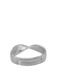 Sølvmetallring med en uendelighetsform, med en teksturert overflate og et delt design. Glatt innside for komfortabel bruk.