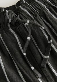 Non sélectionné, black