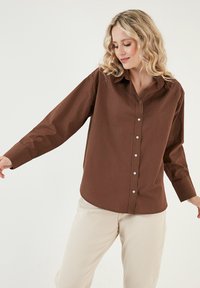LELA LOOSE FIT - Button-down blouse - brown