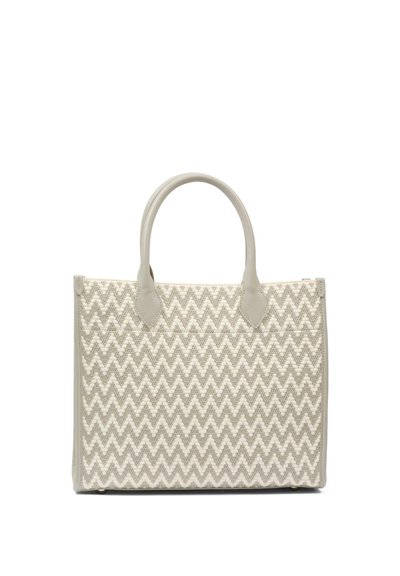 Borsa a mano rettangolare beige con motivo a zigzag intrecciato, doppi manici arrotondati e rifiniture in pelle sui bordi e alla base dei manici.