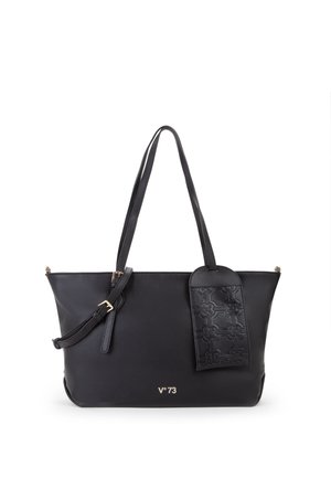 Borsa tote in pelle nera con doppie cinghie, fibbia regolabile, pochette testurizzata attaccata e piccolo logo dorato "V°73" sul davanti.