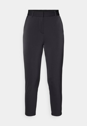 Pantaloni neri su misura con una texture liscia, taglio a gamba dritta e vita media. Presentano tasche anteriori e dettagli di cuciture discrete.