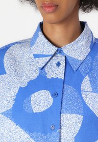 Marimekko HEITTO UNIKKO - Skjortebluse - blue/white