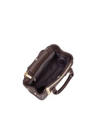 Bruin leren handtas met een ritssluiting en gouden hardware; beschikt over een ruime, zwart stoffen binnenkant en een bovenhandvat.