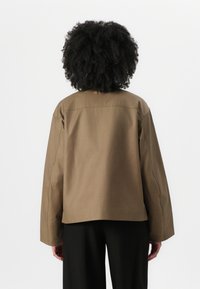 Calvin Klein SHORT JACKET - Giacca leggera - capers