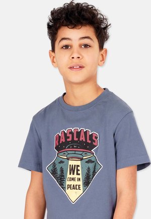 Gray cotton t-shirt featuring a bold graphic with "RASCALS" above a UFO and trees, colored in red, blue, and yellow. Short sleeves, round neck.