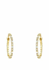 Orecchini a cerchio in oro con un motivo alternato di pietre rettangolari trasparenti. Ogni orecchino presenta una finitura liscia e lucida.