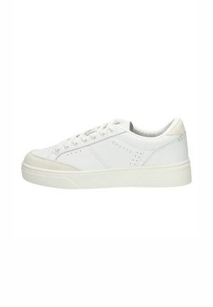 Low-top white leather sneaker with lace-up closure, perforated details, and "CRUYFF" branding on the side, set against a plain background.