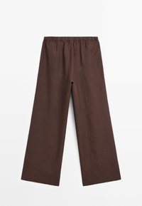 Hnědé lněné kalhoty s elastickým pasem, širokého střihu a hladké textury; vhodné pro volnočasové nošení.