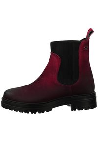 Botas Chelsea de ante burdeos con paneles laterales elásticos negros, acabado texturizado y suela negra resistente, que presentan un detalle de logo en el lateral.