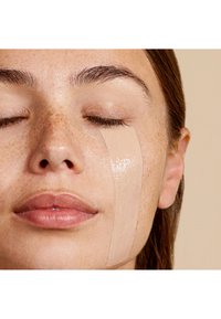 MZ SKIN TINT & PROTECT SKIN PERFECTING SPF 30 TINTED MOISTURISER - Hydratant teinté