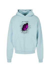 Šviesiai mėlynas džemperis su purpuriniu drugeliu grafika priekyje, su tekstu viršuje ir apačioje. Pagamintas iš minkštos medžiagos, turi priekį kišenę.