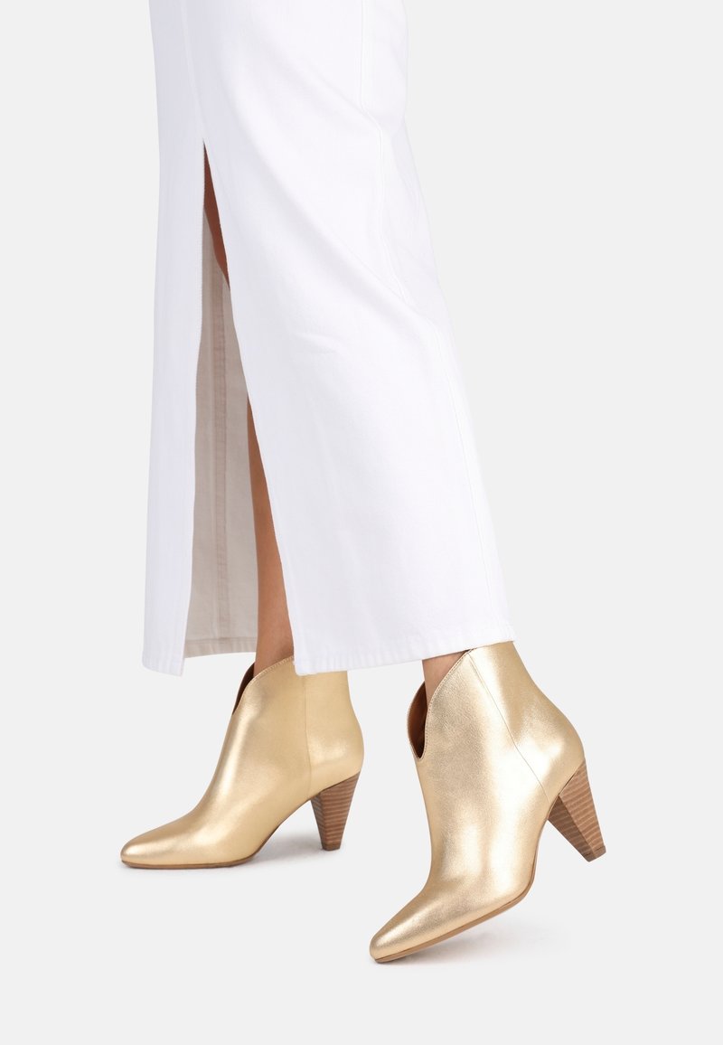 boots schnallen gold