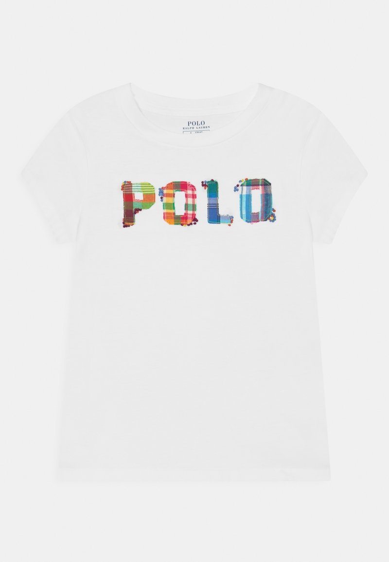 Vit bomull t-shirt med ordet "POLO" i flerfärgade rutiga bokstäver. Korta ärmar och rundad halsringning.