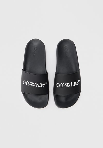 Sandale negre tip slide, cu o curea lata cu logo-ul alb "Off-White™", textură superioară netedă și brant căptușit pentru confort.