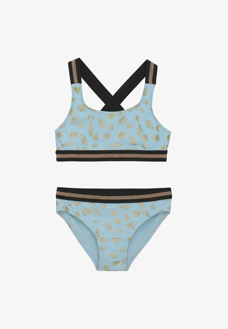 Ljusblå bikini med guldskalsmönster; sportbh med korsande svarta band, och matchande underdelar med svarta och metalliska detaljer.