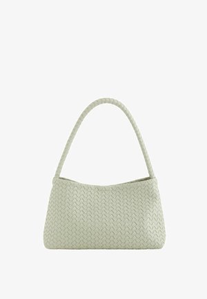 Mała, jasnoszara, tkana torebka z pojedynczym plecionym paskiem na ramię i kształtem trapezu na białym tle.