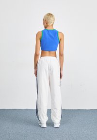 adidas Originals BALLOON PANTS - Treniņtērpa apakšdaļas - cloud white