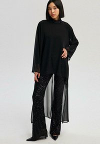 DETAILED - Tunika - black