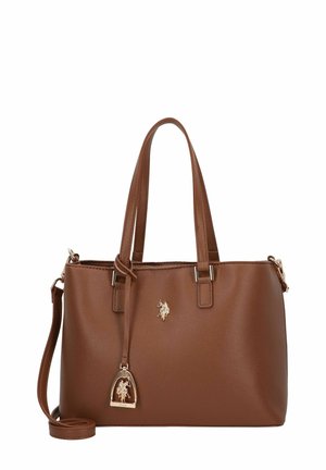 Borsa tote sintetica marrone con doppi manici superiori, tracolla staccabile e ciondolo logo color oro. Presenta una finitura testurizzata e un design strutturato.