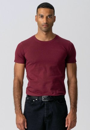 MUSCLE  - Navadna majica - bordeaux