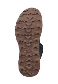 Suela de goma marrón con profundas y angulares huellas para tracción, que presenta un patrón geométrico y un detalle de logo en relieve.