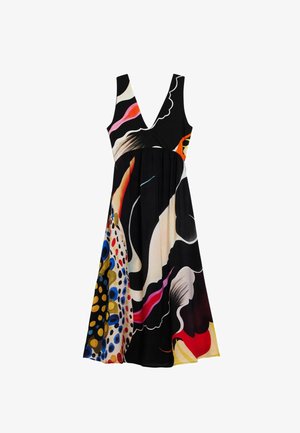 Czarna sukienka bez rękawów z głębokim dekoltem w kształcie litery V i zwiewną sylwetką. Posiada kolorowe abstrakcyjne wzory w czerwonym, żółtym, niebieskim i białym kolorze.
