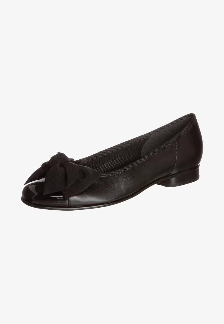 Ballerine noire avec bout brillant verni. Présente un détail de nœud en tissu à l'avant. Tige en cuir lisse et talon bas. Bord élastique.