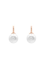 Orecchini in perla con una superficie bianca liscia e rotonda, dotati di un delicato gancio in oro rosa. Design semplice con una finitura lucida.