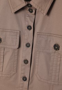 TATUUM SAPRITI - Paitamekko - khaki light