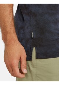 icebreaker MERINO 125 LIGHT WEIGHT COOL-LITE SPHERE CLOUD DYE - T-shirt con stampa - graphite black cd