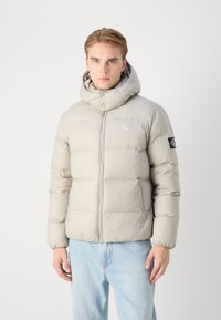Calvin Klein Jeans ESSENTIALS JACKET - Piumino - flint gray