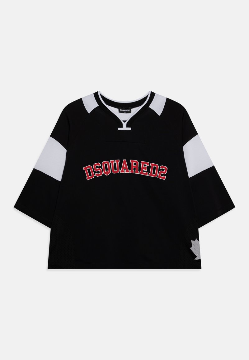 Schwarzes Sporttrikot mit übergroßem Design, kurzen Ärmeln und Rundhalsausschnitt. Mit weißen Streifen und rotem "DSQUARED2"-Logo auf der Vorderseite.