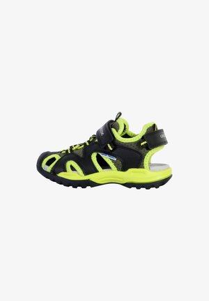 Schwarze und neongrüne Kindersandalen mit atmungsaktivem Mesh, verstellbarem Riemen und robustem Außensohle; bieten Aussparungen zur Belüftung.