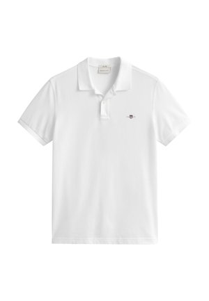 Weißes Poloshirt mit kurzen Ärmeln, zwei Knöpfen und kleinem gesticktem Schild-Logo auf der linken Brust.