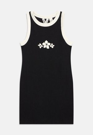 Schwarzes ärmelloses Kleid mit weißem Besatz an Hals und Armausschnitten, versehen mit einem weißen Drei-Blumen-Design in der Mitte der Brust.