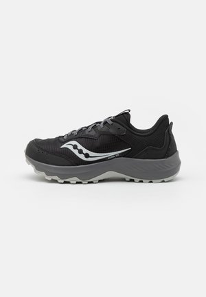Czarne buty do biegania w terenie z teksturowaną cholewką, szarymi akcentami i wytrzymałą podeszwą z wielokierunkowymi wypustkami dla lepszej przyczepności.