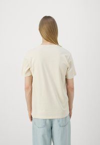 Selected Homme SLHREG CLAUS TEE - Basic T-shirt - fog