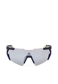 Occhiali da sole sportivi con una grande lente specchiata dalla forma geometrica netta, montatura viola e dettagli verdi di accento sulle aste.