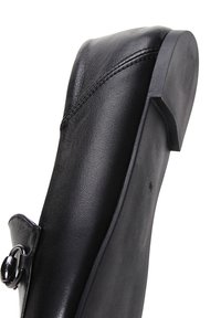 Derimod Półbuty wsuwane