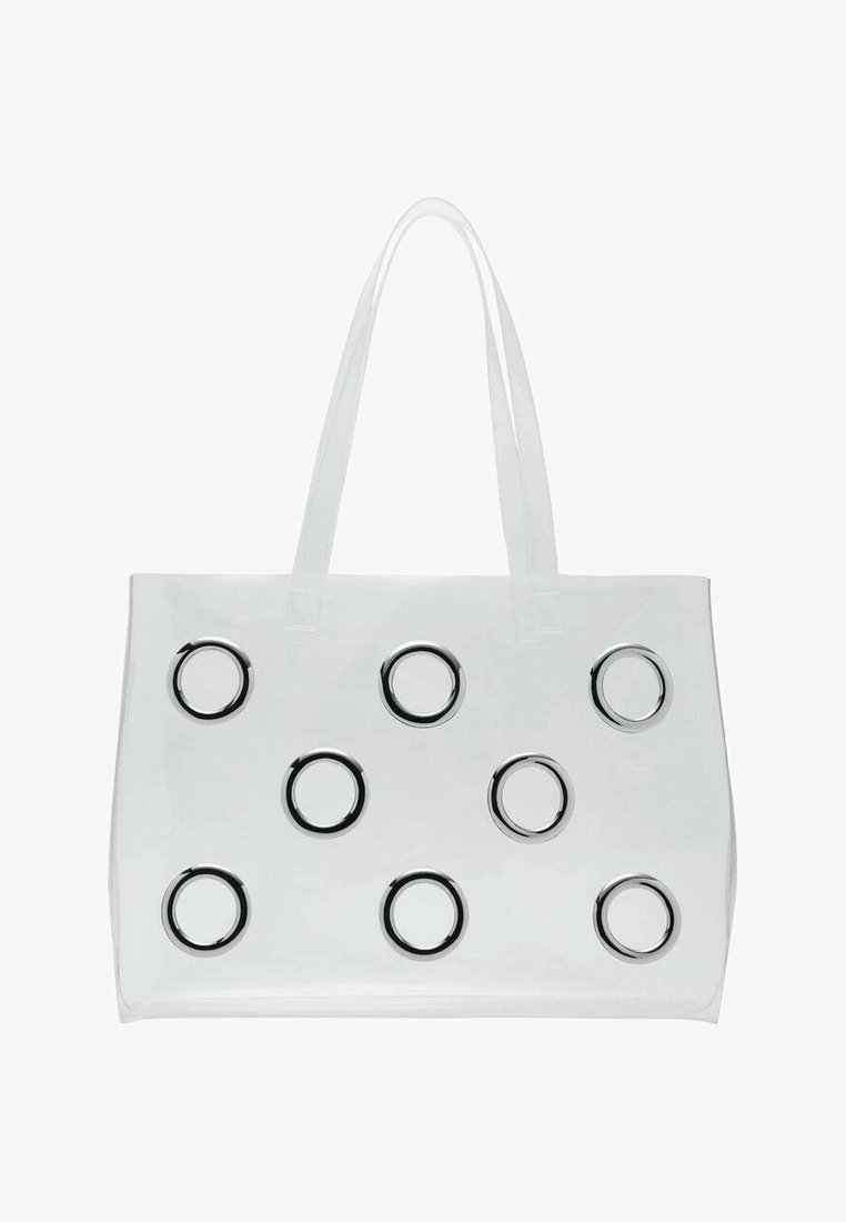 Transparante plastic draagtas met twee doorzichtige handvatten, met negen ronde metalen accenten in een roosterpatroon aan de voorkant.