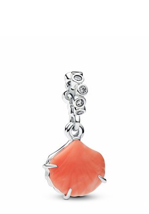 Ogrlica v obliki korale iz poliranega srebra, ki ima gladko zaobljeno površino z akcenti v obliki krempljev in majhnimi prozornimi dragulji na vrhu.